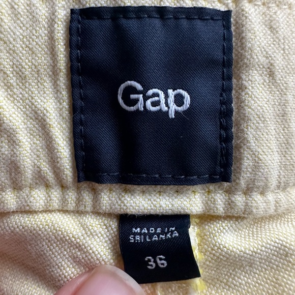 Gap Mens NWOT 36 waist Oxford shorts. 2 front and two rear buttoned pockets. - Picture 3 of 6